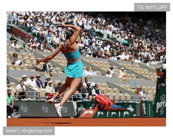 萨巴伦卡总决赛失利领奖台落泪 逆境中展现体育精神获赞誉